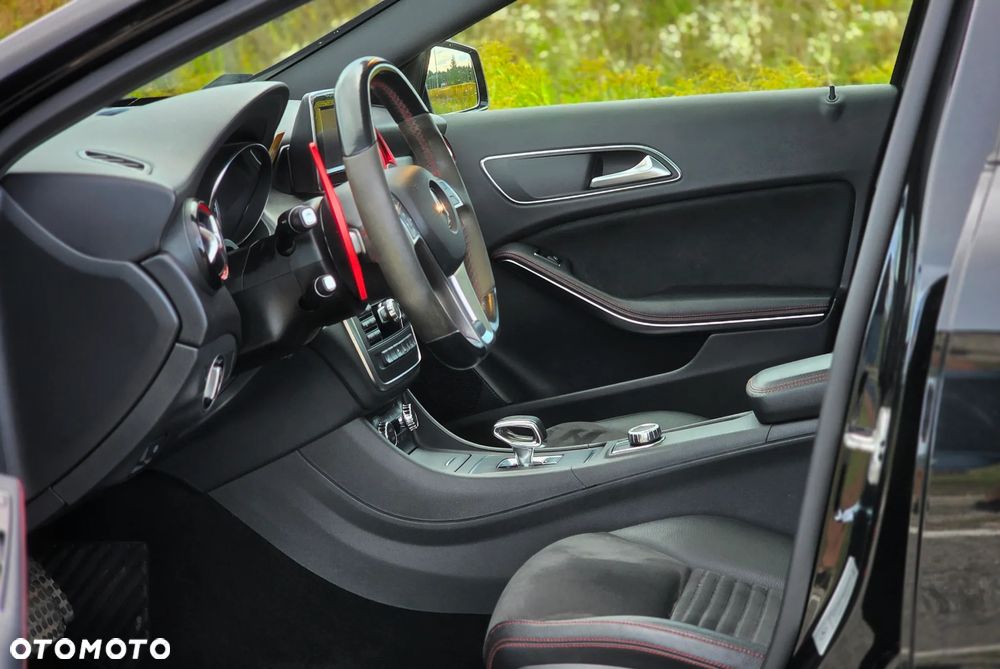 Mercedes-Benz GLA 45 AMG 4-Matic - 26