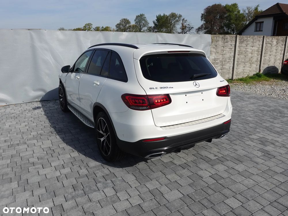 Mercedes-Benz GLC 300 de 4Matic 9G-TRONIC AMG Line - 3