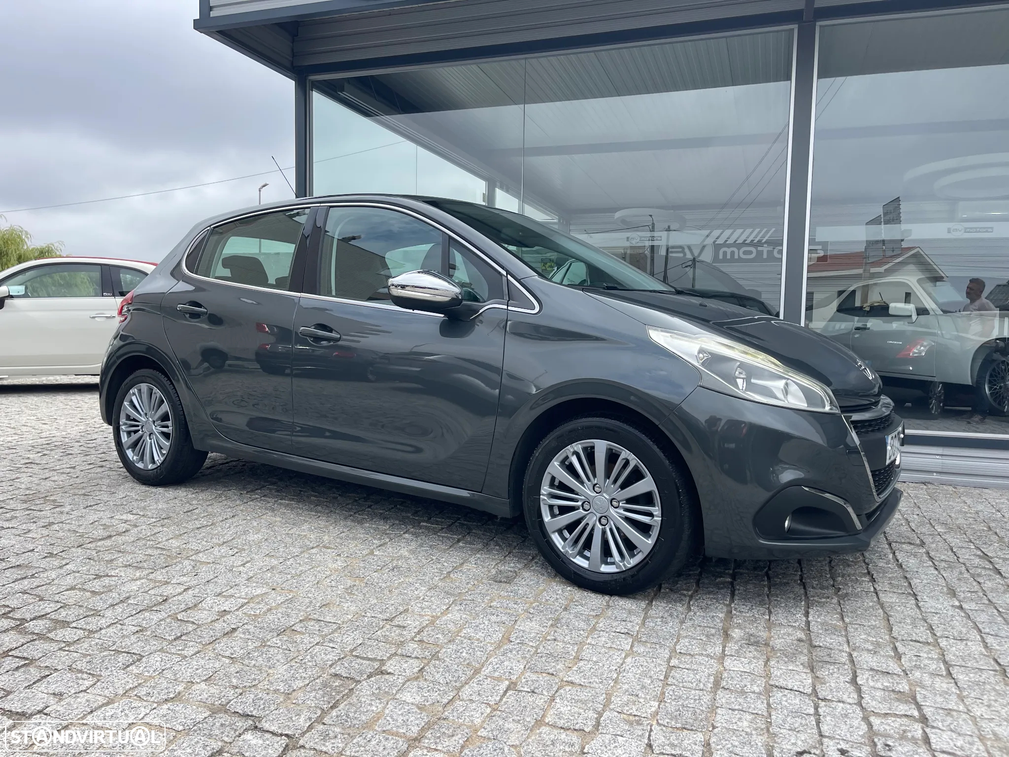 Peugeot 208 1.2 PureTech Allure - 2