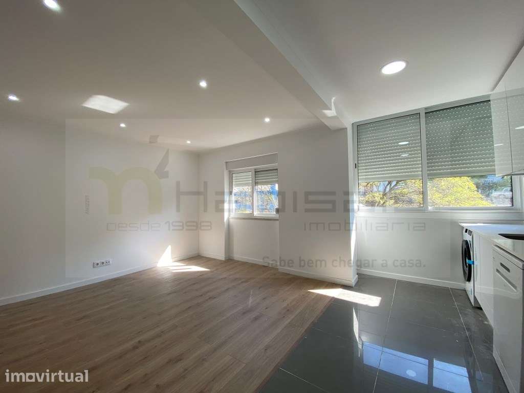 Apartamento T2 Renovado com Varanda - Grande imagem: 4/21