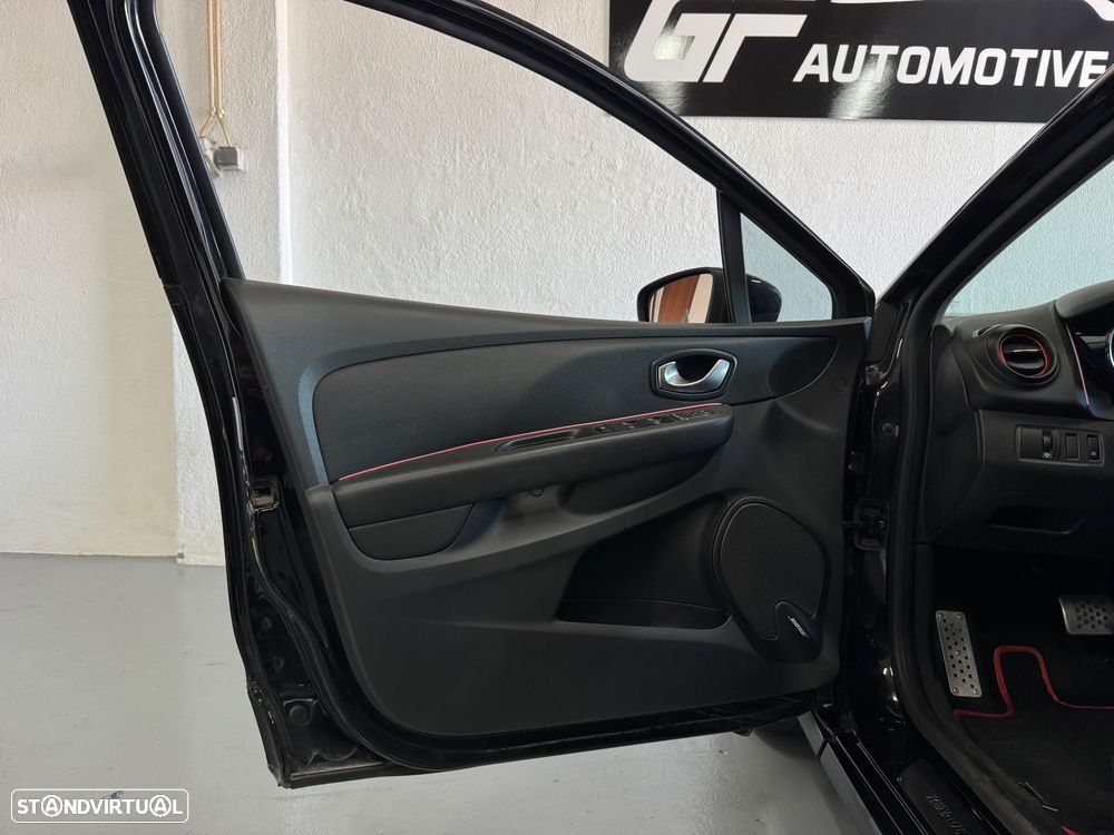 Renault Clio TCe 220 EDC R.S. Trophy - 17