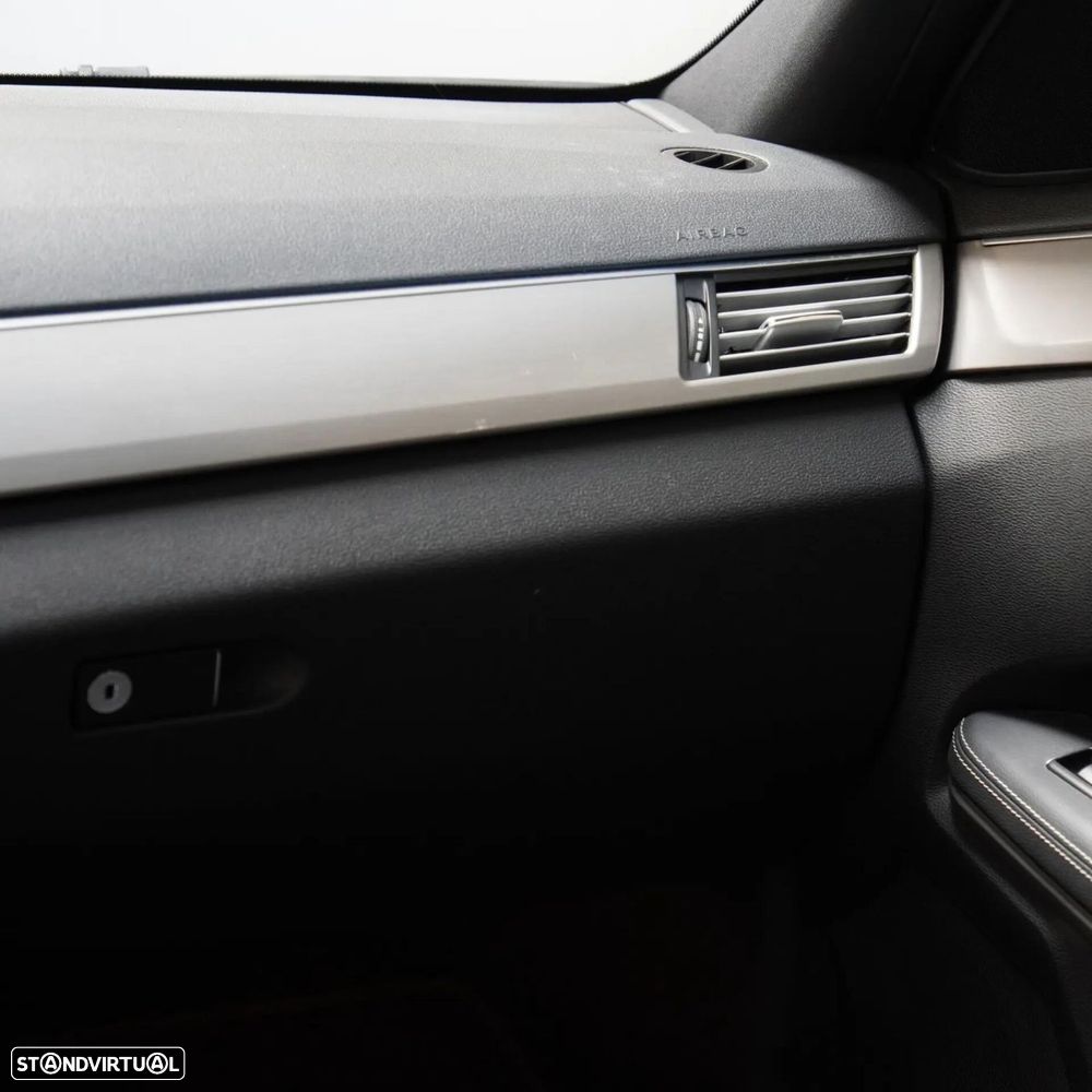 Mercedes-Benz E 300 Bluetec Hybrid Avantgarde - 16