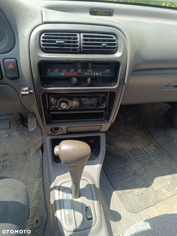 Daihatsu Charade - 6