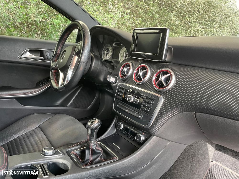 Mercedes-Benz A 200 AMG Line - 12