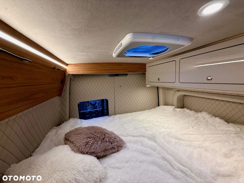 Mercedes-Benz Sprinter - 13