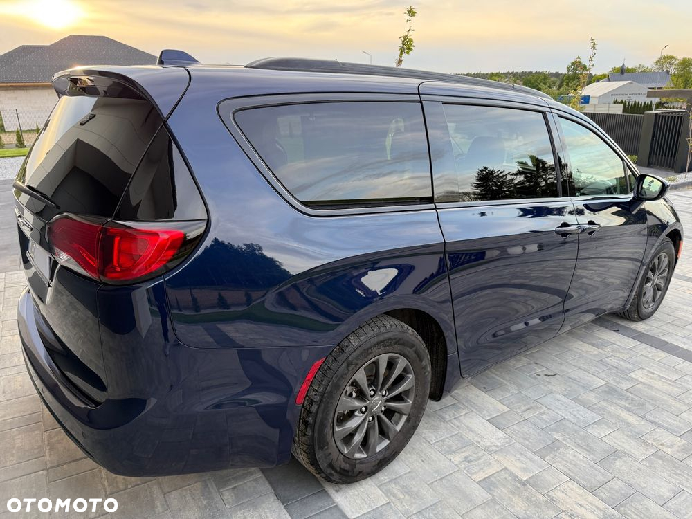 Chrysler Pacifica - 10