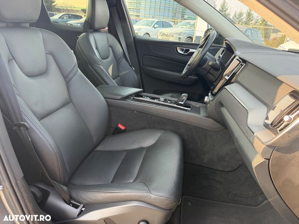 Volvo XC 60 T6 AWD AT PHEV Plus Dark - 12