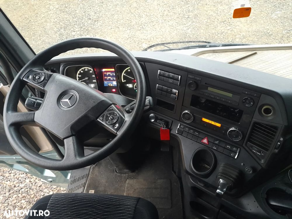 Mercedes-Benz 963-4-D - 11