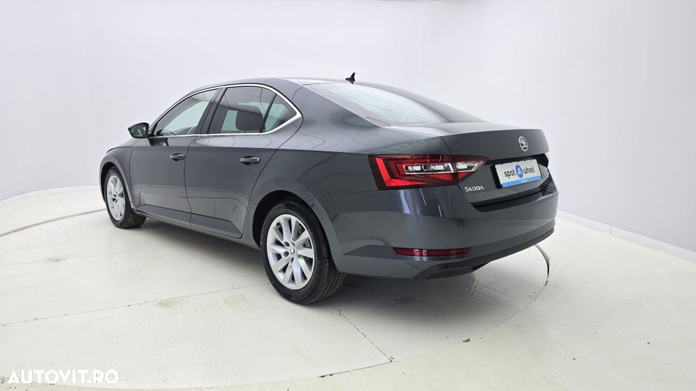 Skoda Superb 2.0 TDI DSG Ambition - 8