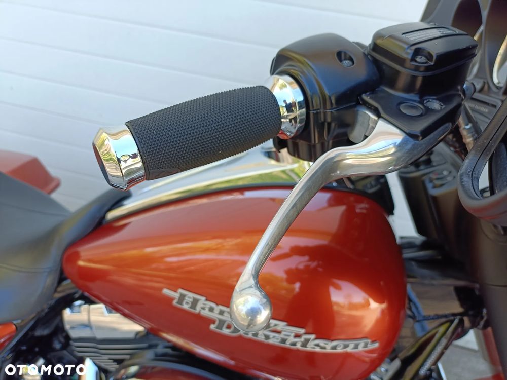 Harley-Davidson Touring Street Glide - 23