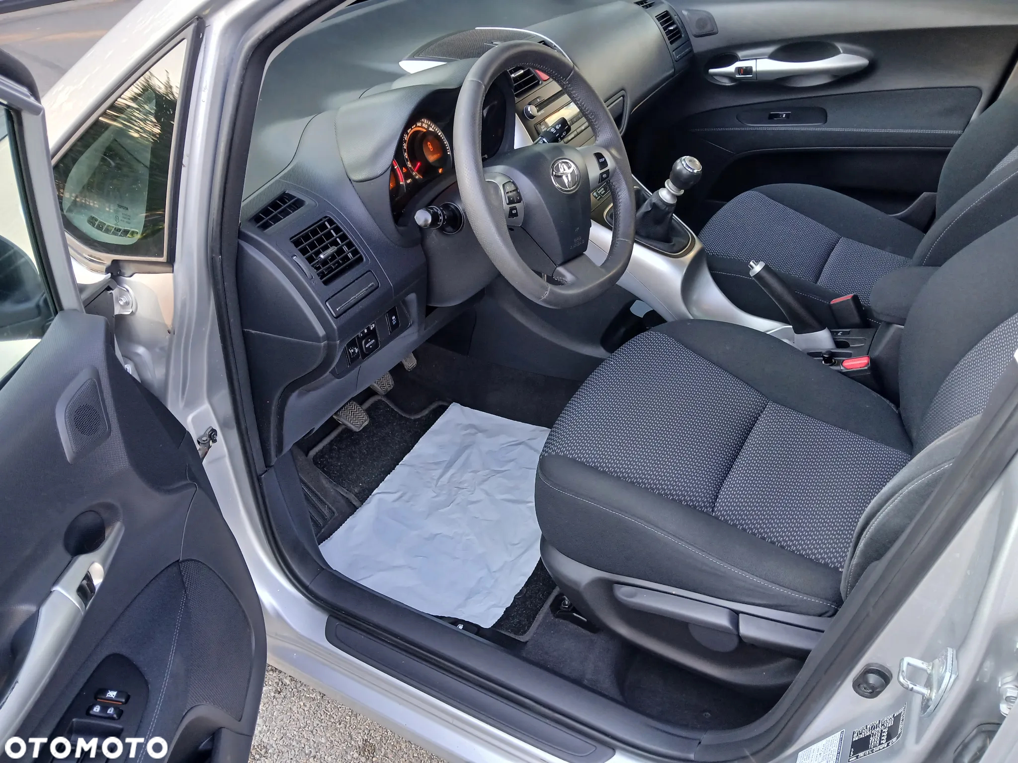 Toyota Auris 1.6 Dynamic - 11