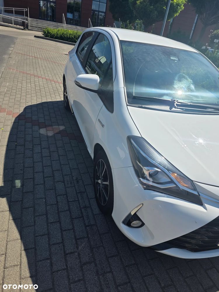 Toyota Yaris Hybrid 100 Selection Platinum - 4