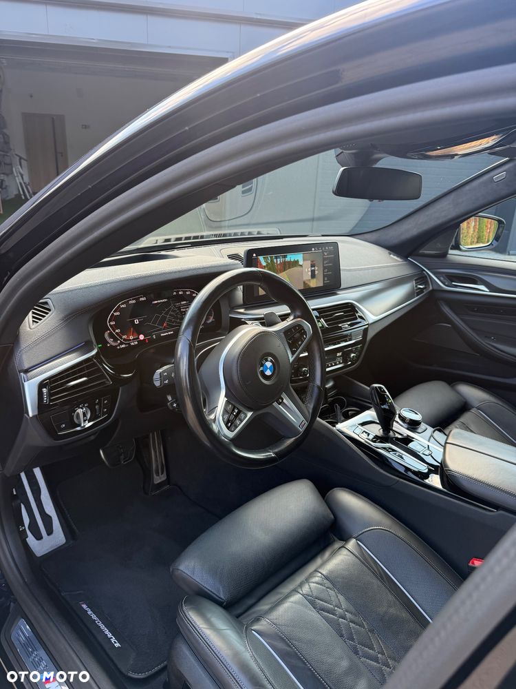 BMW Seria 5 M550i xDrive - 6