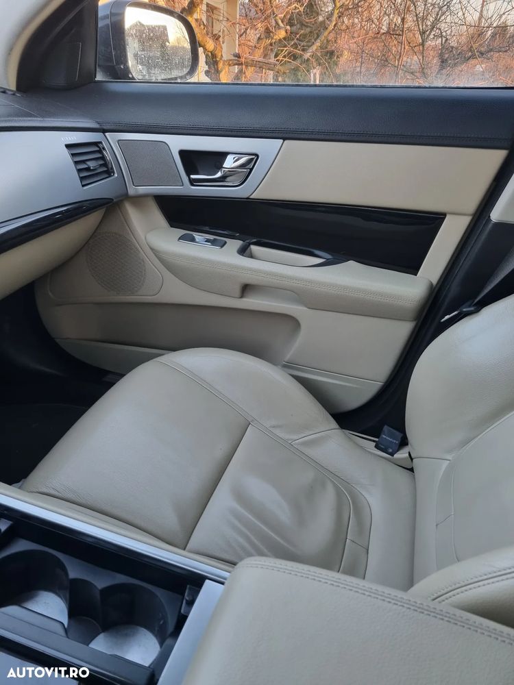 Jaguar XF 2.2D Premium Luxury - 8