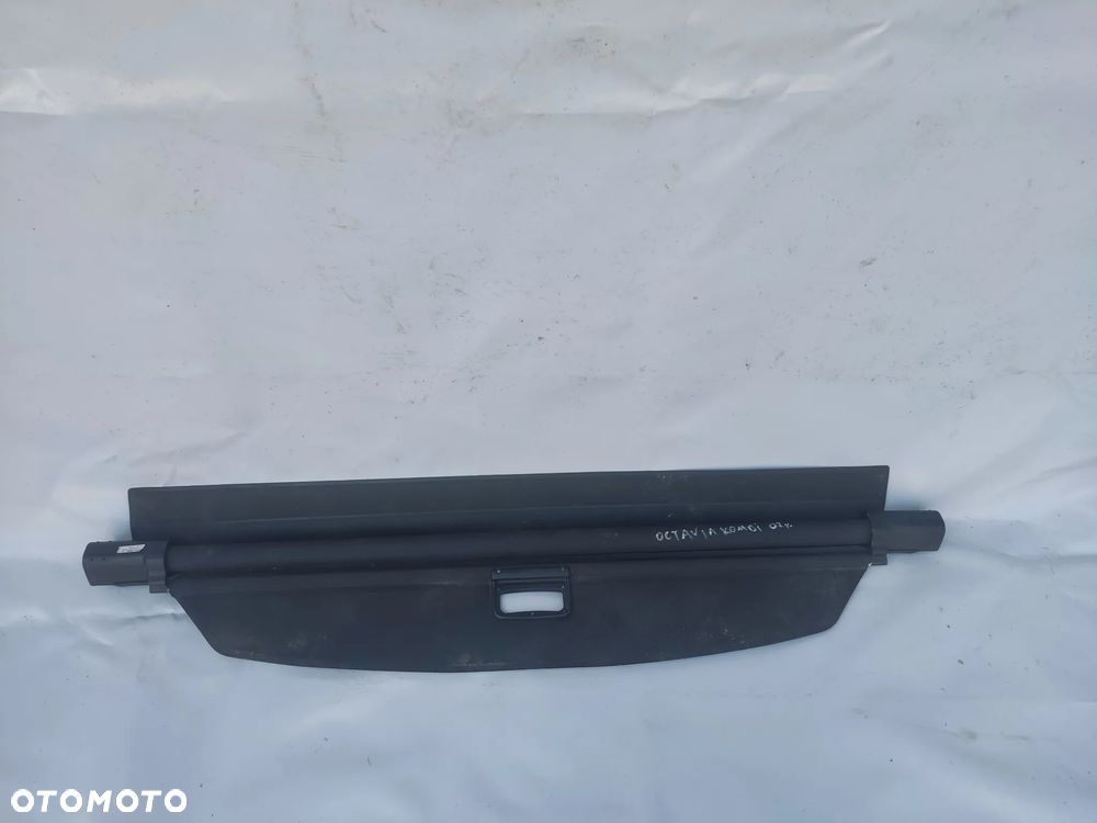 ROLETA BAGAŻNIKA OCTAVIA KOMBI 2002r  1U9867871A2K4 - 2