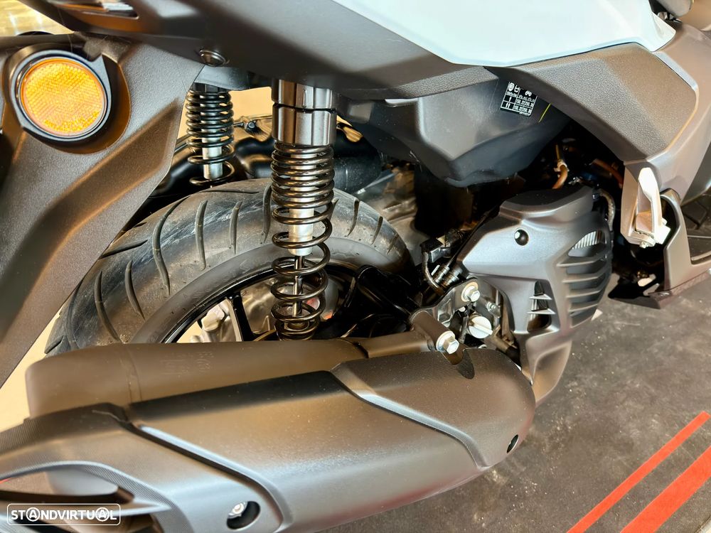 Yamaha NMAX Tech Max - 11