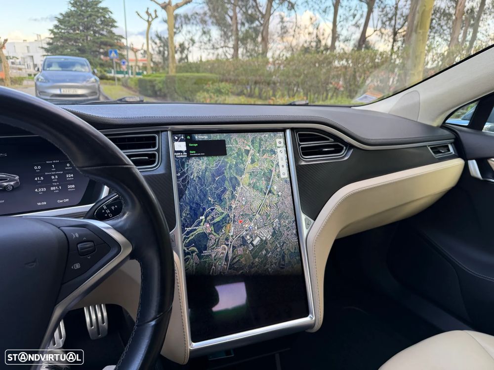 Tesla Model S - 11