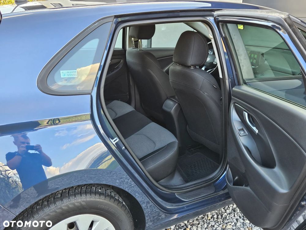Hyundai i30 1.4 Classic + - 17