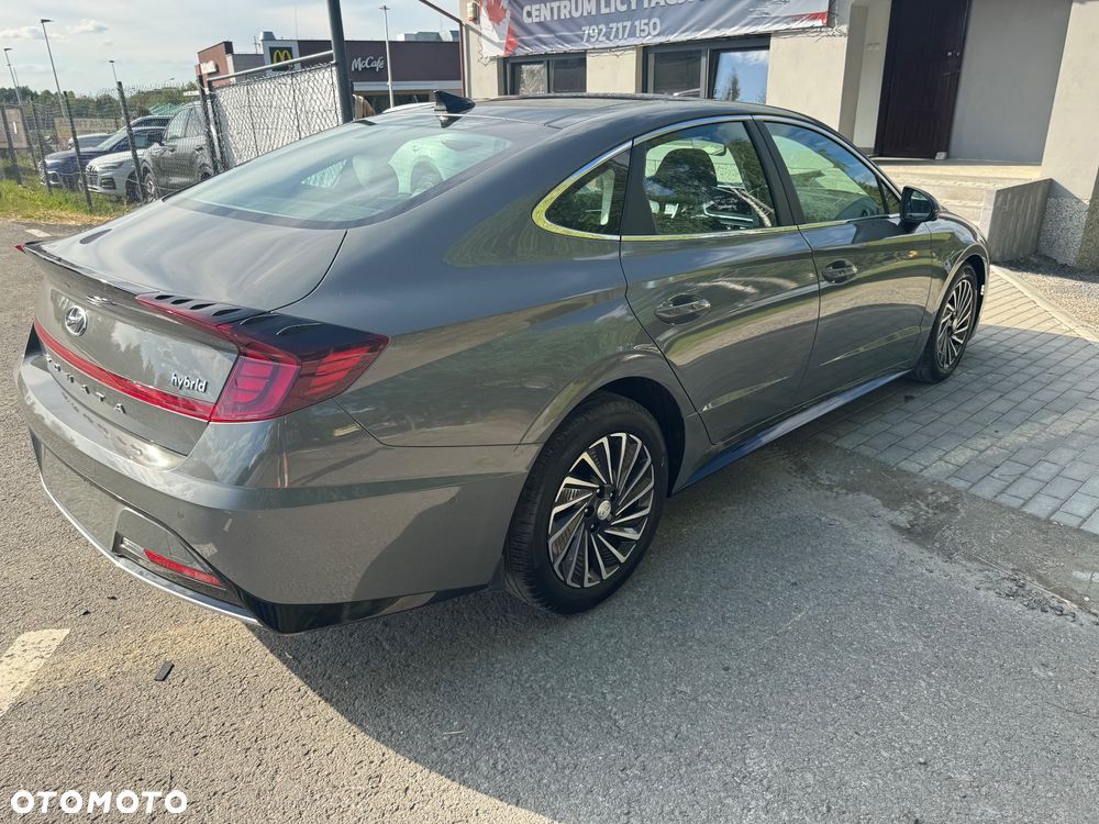 Hyundai Sonata - 4
