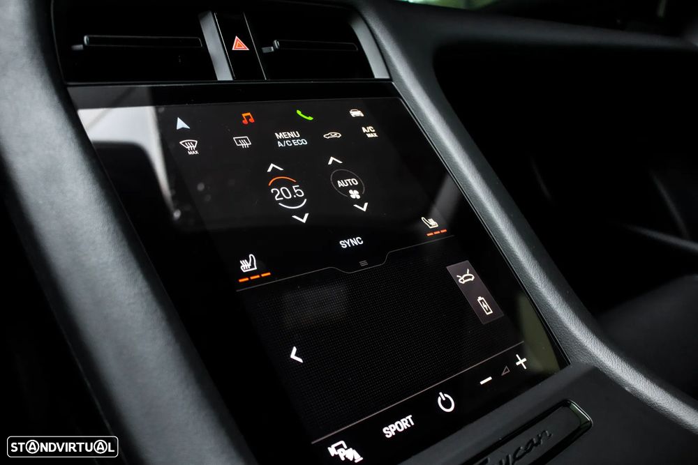 Porsche Taycan Cross Turismo 4 - 23