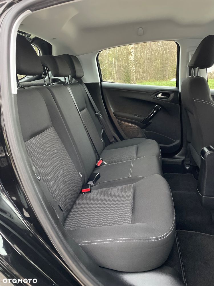 Peugeot 208 - 15