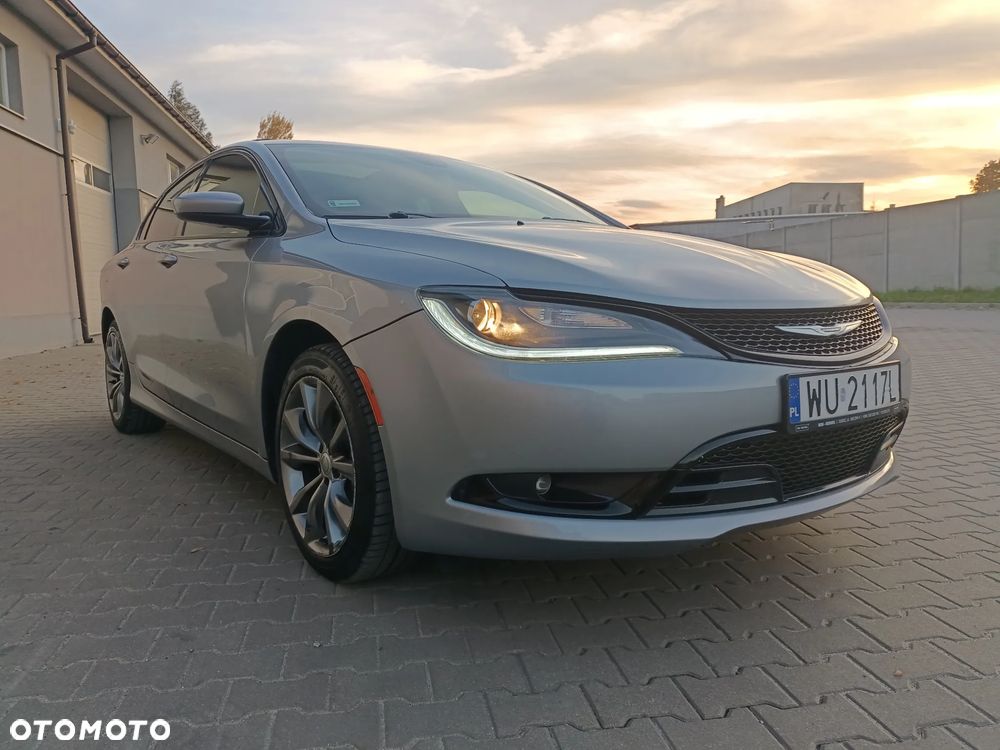 Chrysler 200