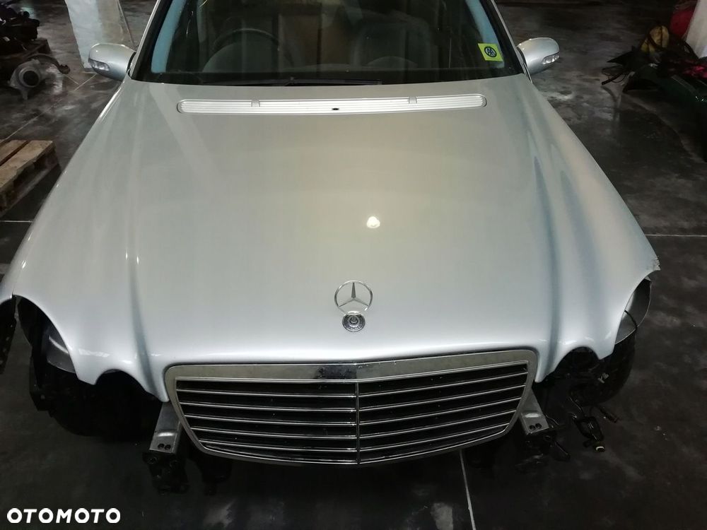 MERCEDES 211 maska pokrywa silnika c775 - 1