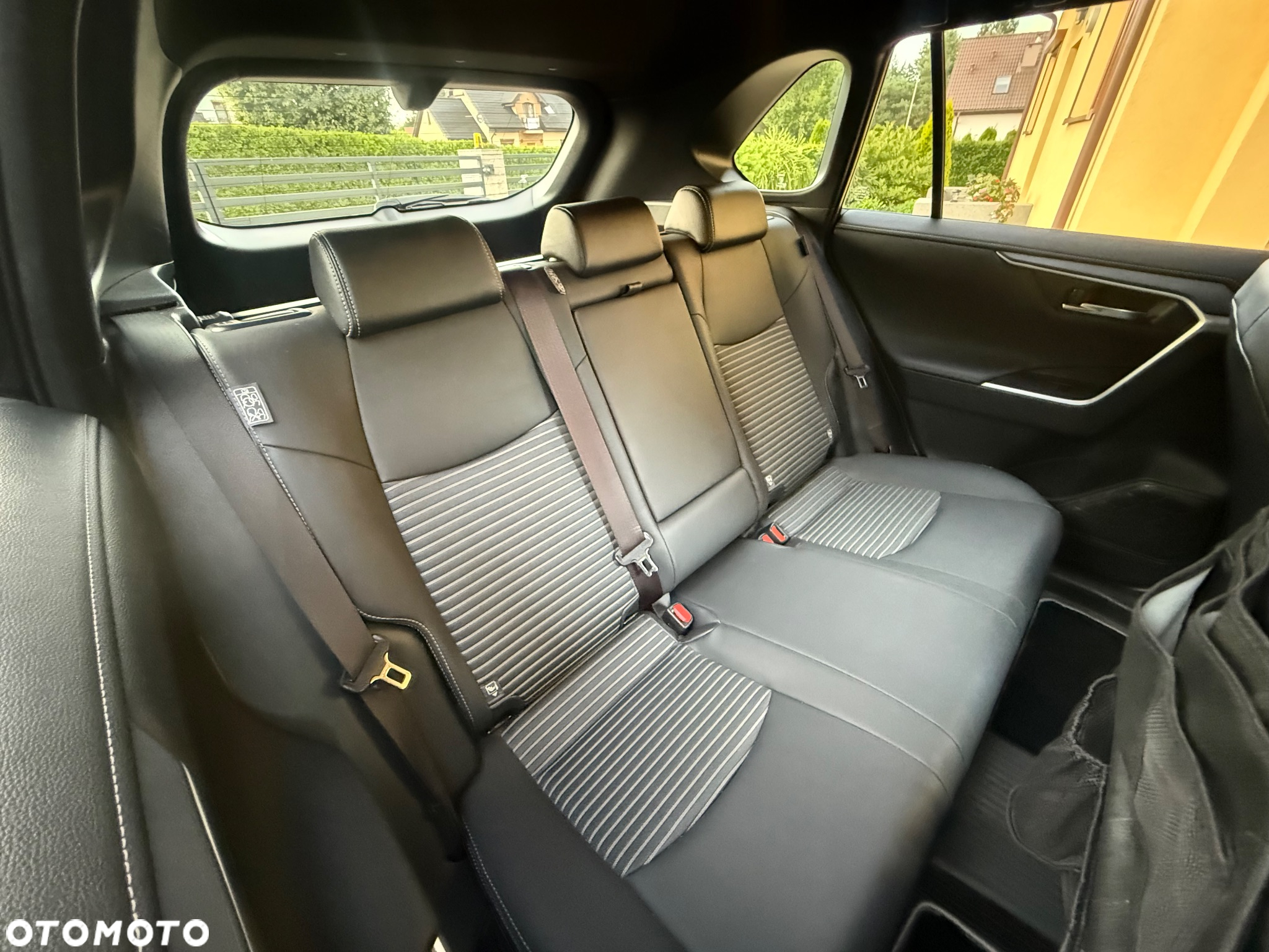 Toyota RAV4 2.5 Hybrid Black Edition by JBL 4x4 - 12