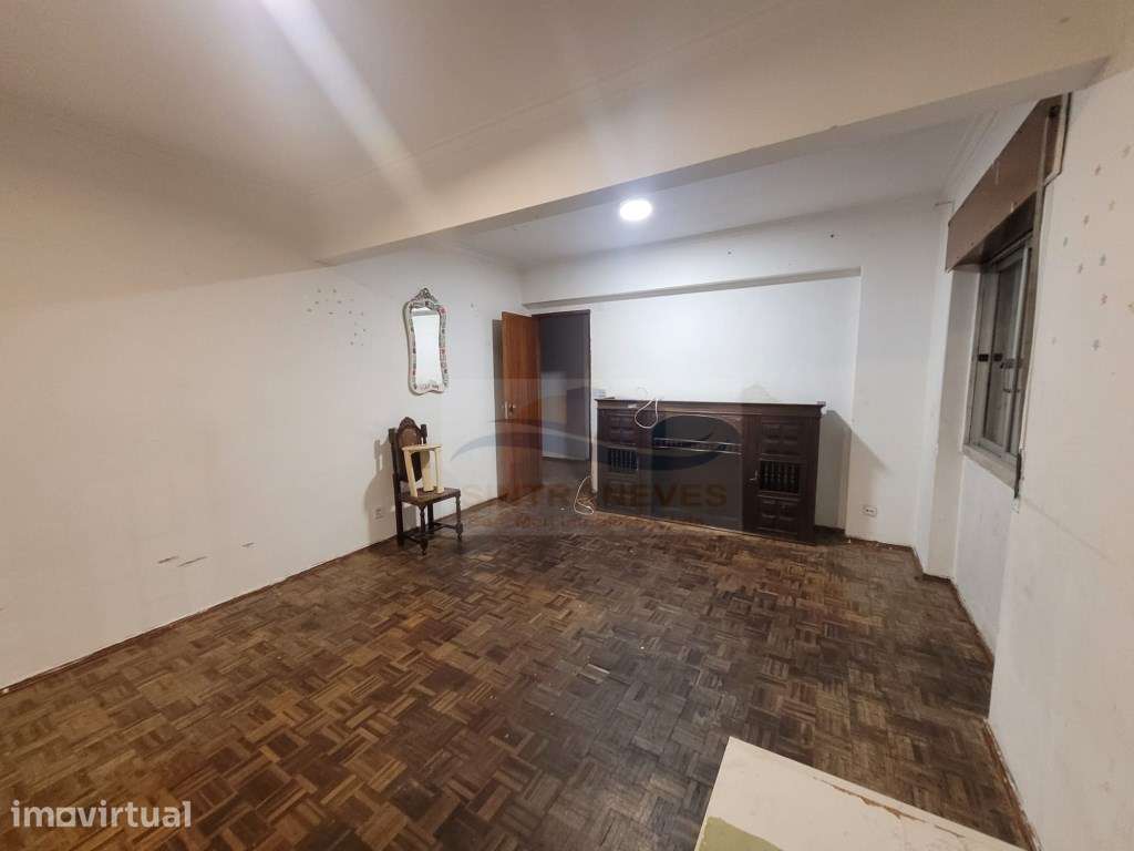 T2 a venda no centro do casal de são Brás - Prédio com elevador - Grande imagem: 2/35