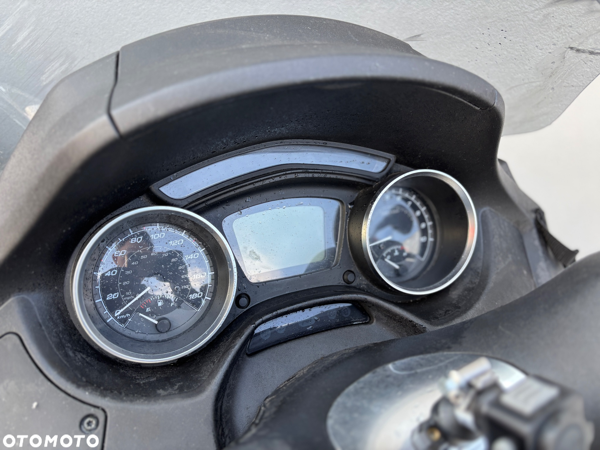 Piaggio MP-3 - 6