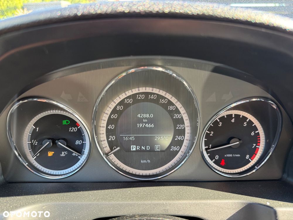 Mercedes-Benz Klasa C 180 CGI Automatik BlueEFFICIENCY Elegance - 22