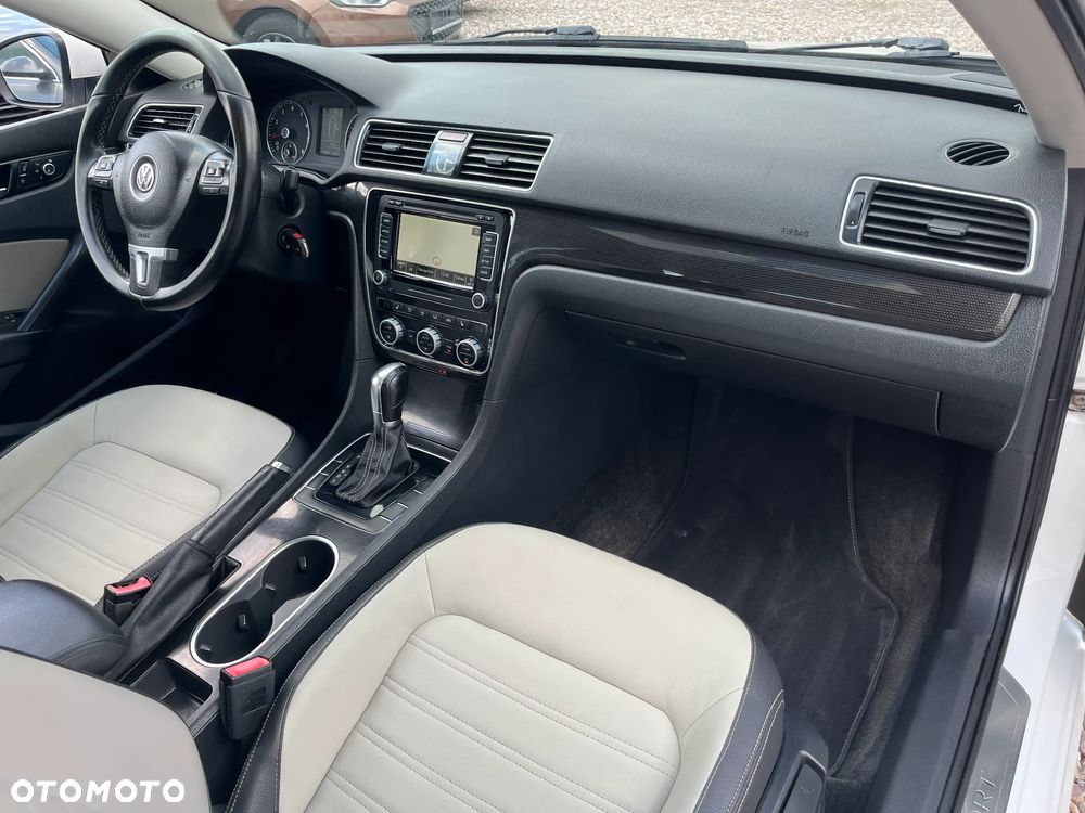 Volkswagen Passat - 32
