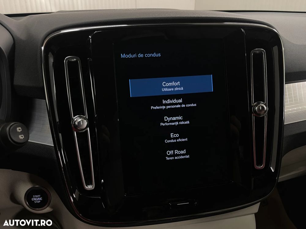 Volvo XC 40 B4 AT8 AWD Mild Hybrid Momentum Pro - 21