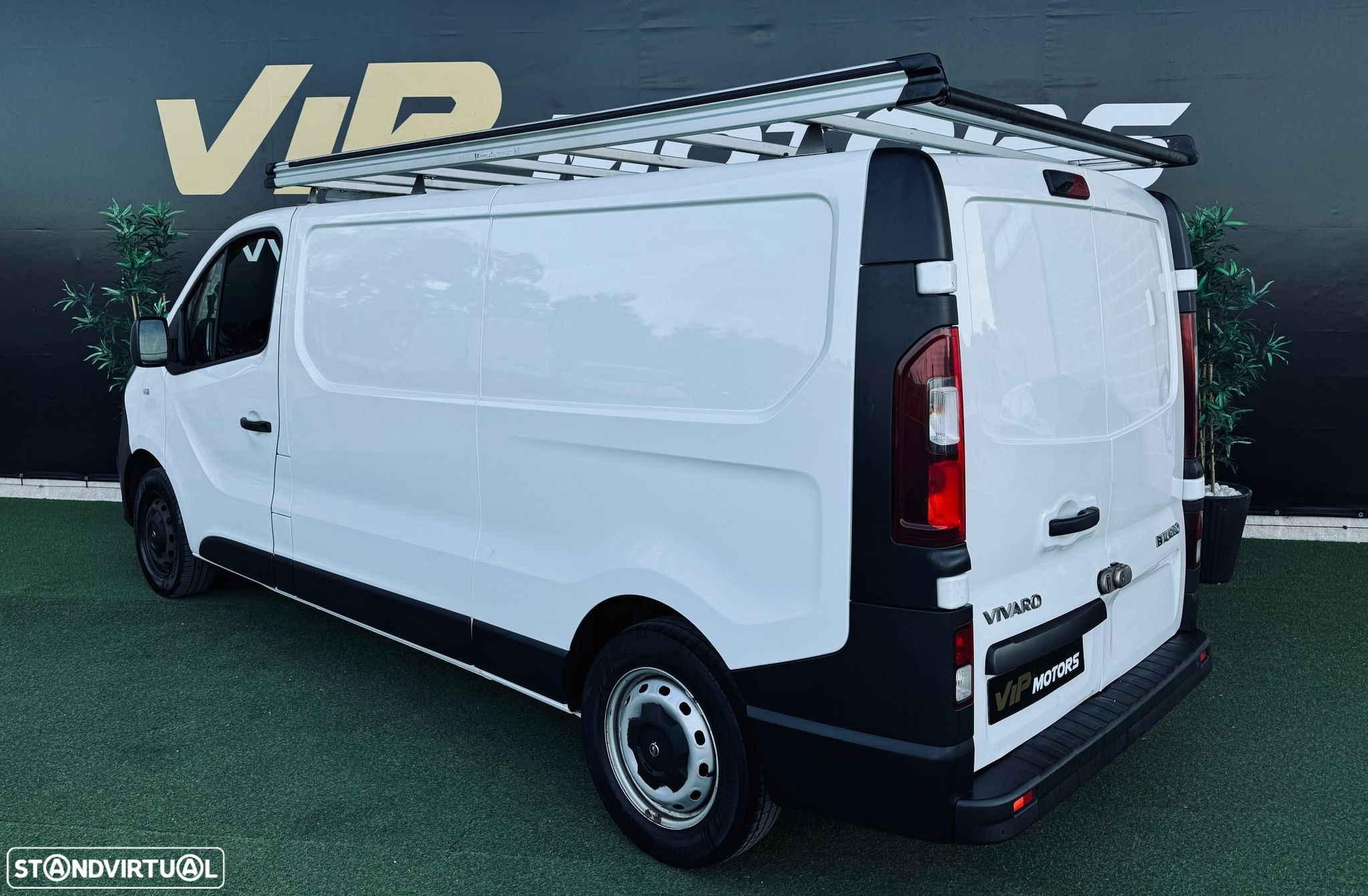 Opel Vivaro - 11