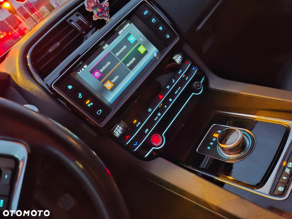 Jaguar F-Pace 2.0 i4D AWD Prestige - 33