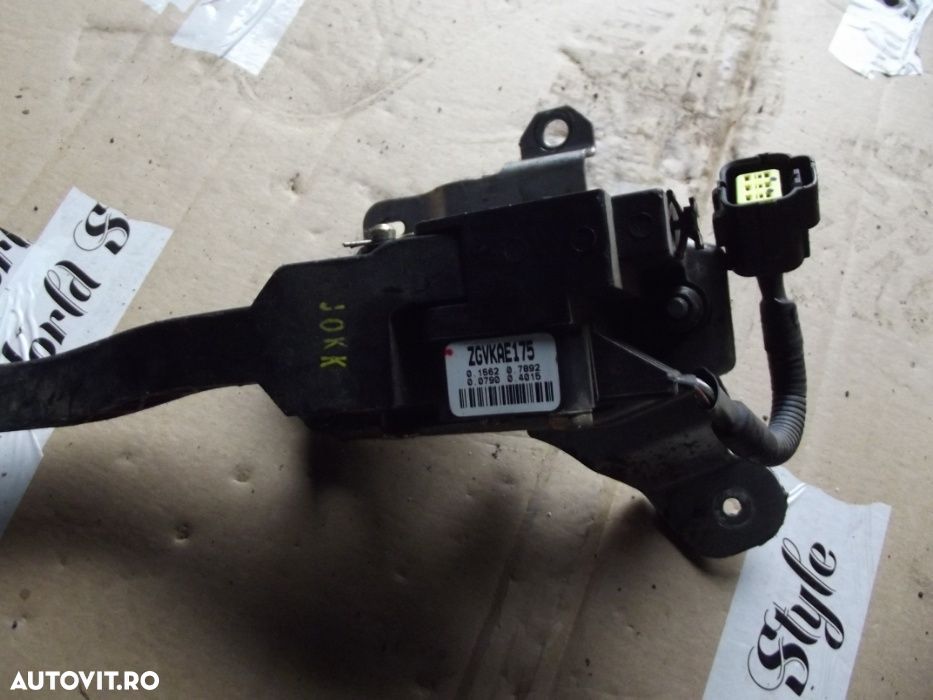 Pedala acceleratie Kia Carens 2001-2007 dezmembrez kia Carens 2.0crdi - 1