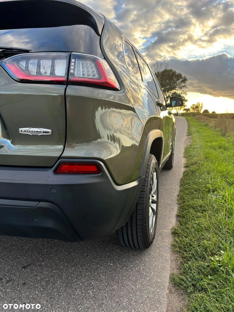 Jeep Cherokee - 35