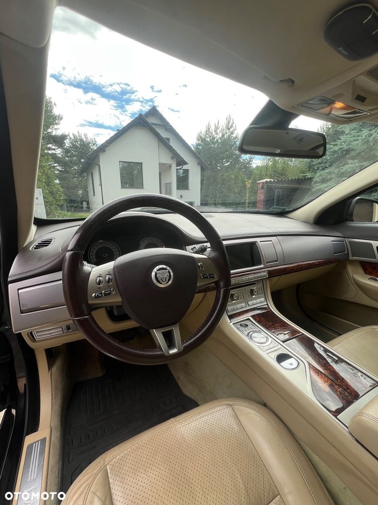 Jaguar XF 2.7 V6 D Premium Luxury - 9