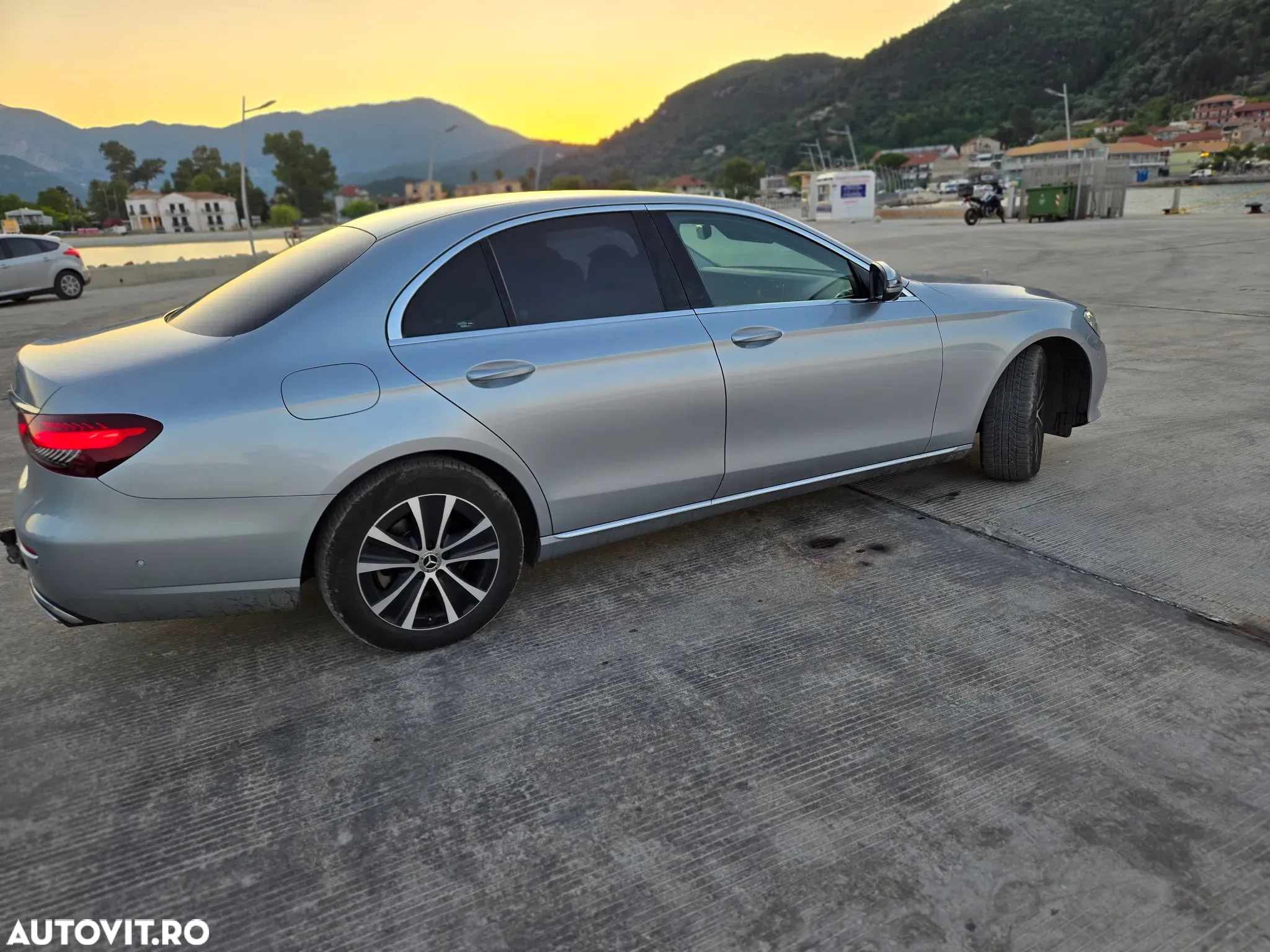 Mercedes-Benz E 220 d 4Matic T 9G-TRONIC - 14