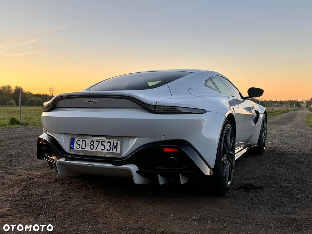 Aston Martin Vantage - 15