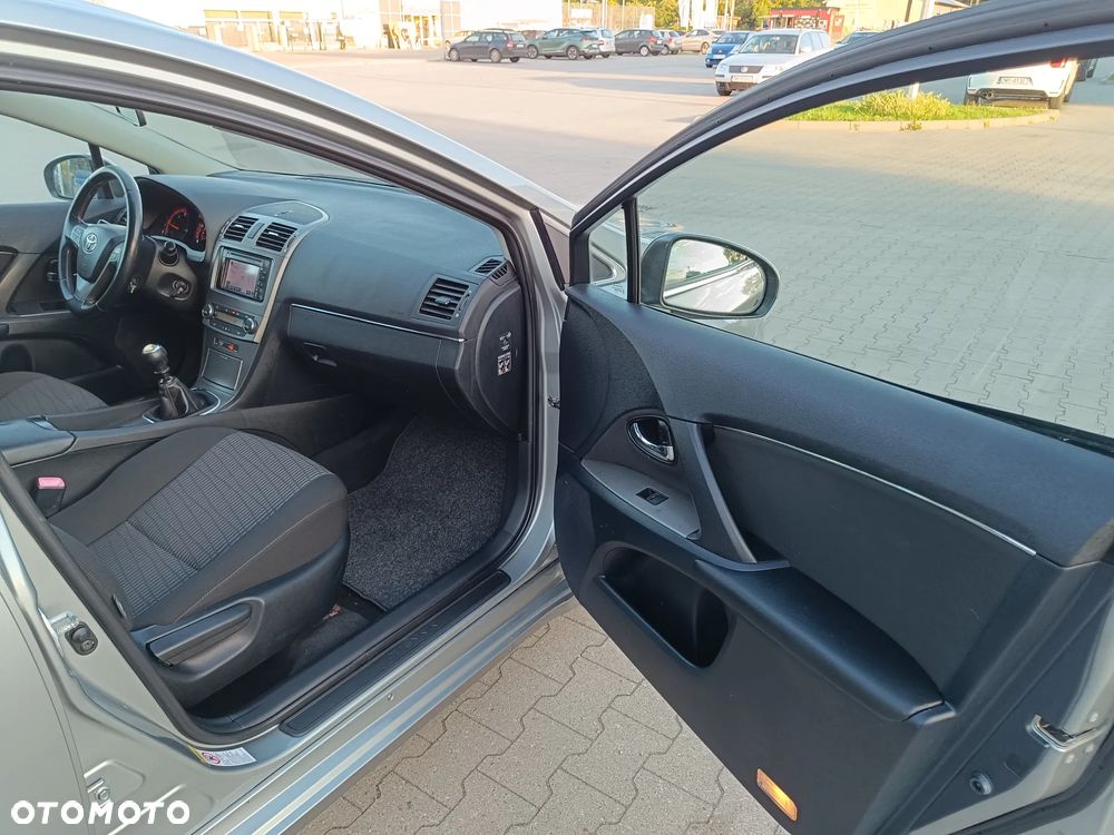 Toyota Avensis Combi 2.0 D-4D Edition - 17