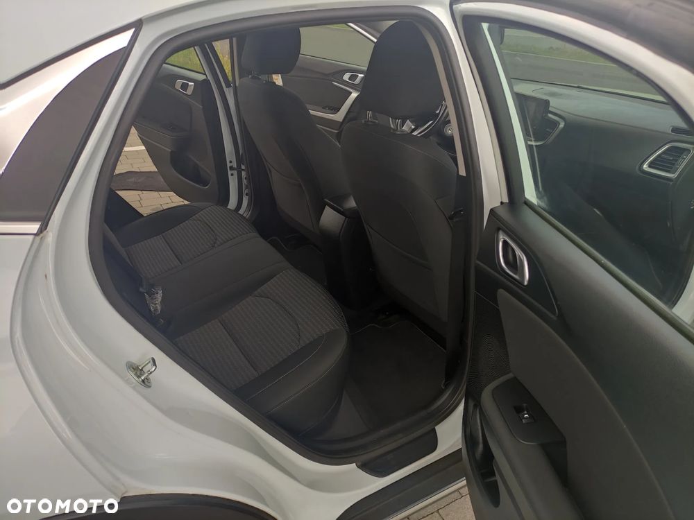 Kia XCeed - 13