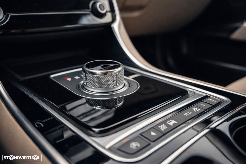 Jaguar XE 20d Aut. Prestige - 41