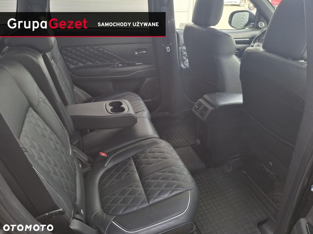 Mitsubishi Outlander - 16
