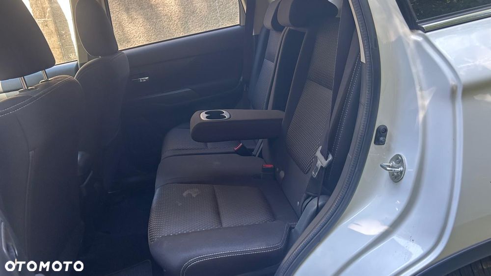 Mitsubishi Outlander 2.0 Intense + Navi 4WD CVT - 15