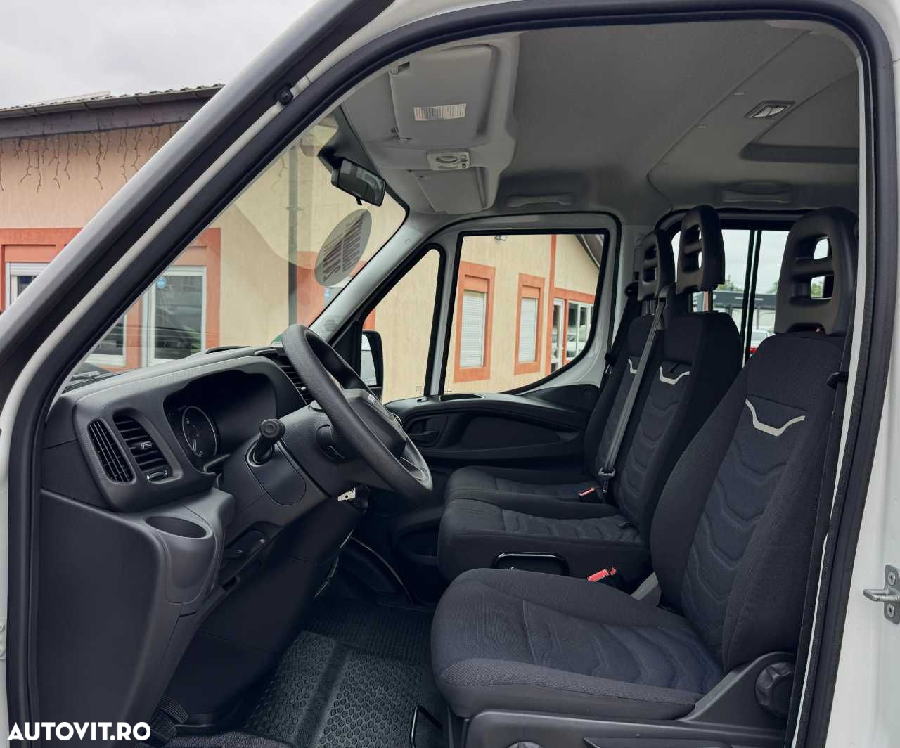 Iveco DAILY PLATFORMA 6+1 LOCURI - 15