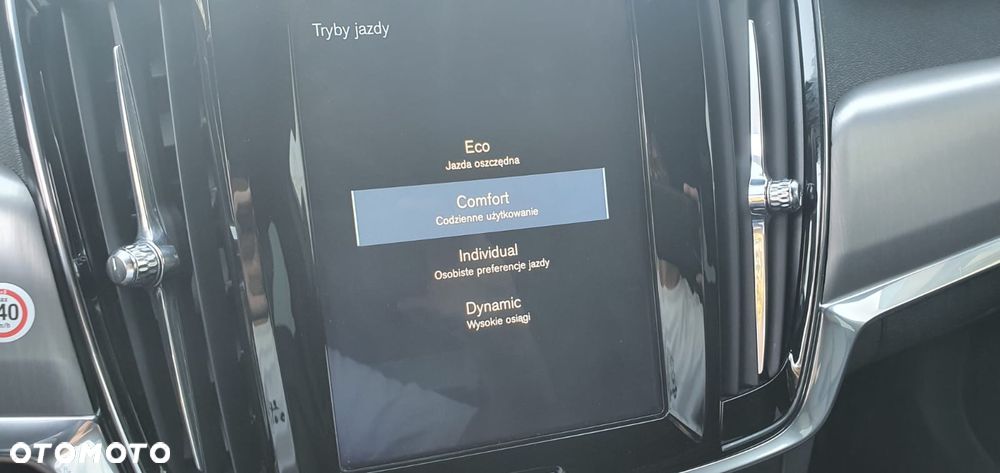 Volvo V90 D4 Momentum - 21