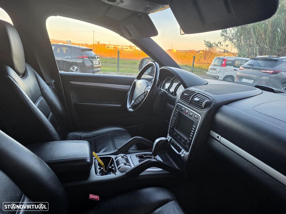 Porsche Cayenne Turbo - 16