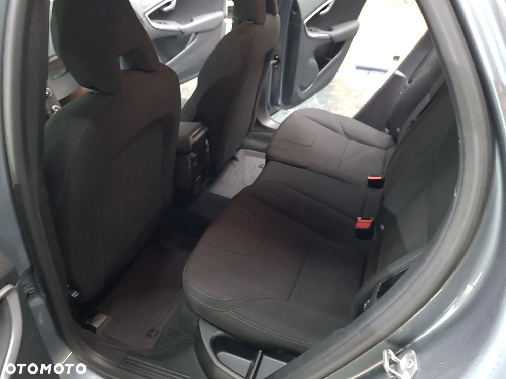 Volvo V40 Cross Country D2 Momentum - 22