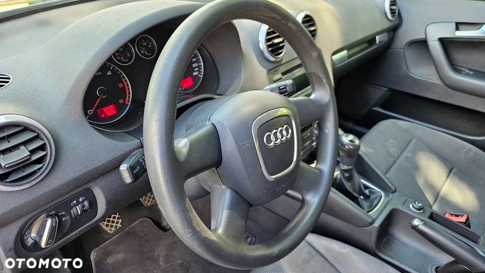 Audi A3 Sportback 2.0 TDI DPF Ambiente - 24